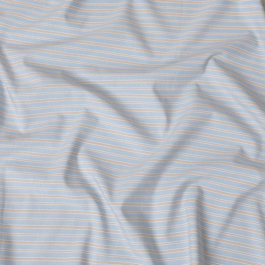 قماش قمصان من الكتان الإيطالي النقي الفاخر باللون الأزرق الفاتح مع طباعة باللونين الأبيض والذهبي بتصميم مخطط - D16643