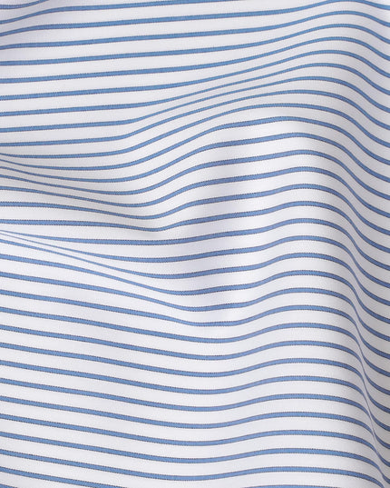 قماش القميص الأبيض الفاخر من القطن الإيطالي بنسبة 100% مع طباعة زرقاء بتصميم مخطط -D16644