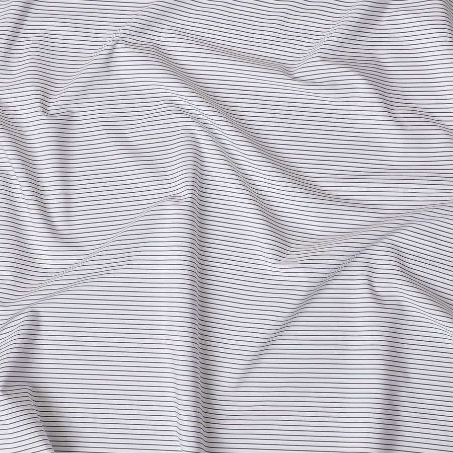 قماش قميص أبيض إيطالي خالص 100% من القطن مع طباعة سوداء بتصميم مخطط -D16651