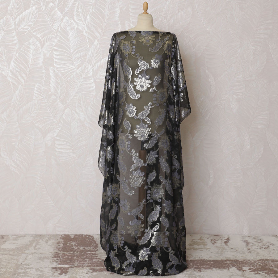 قماش شيفون حريري فرنسي (فرنساوي) أسود فاخر مع فيسكوز أرجواني فاتح ولوريكس معدني ذهبي بتصميم زهور -D16669