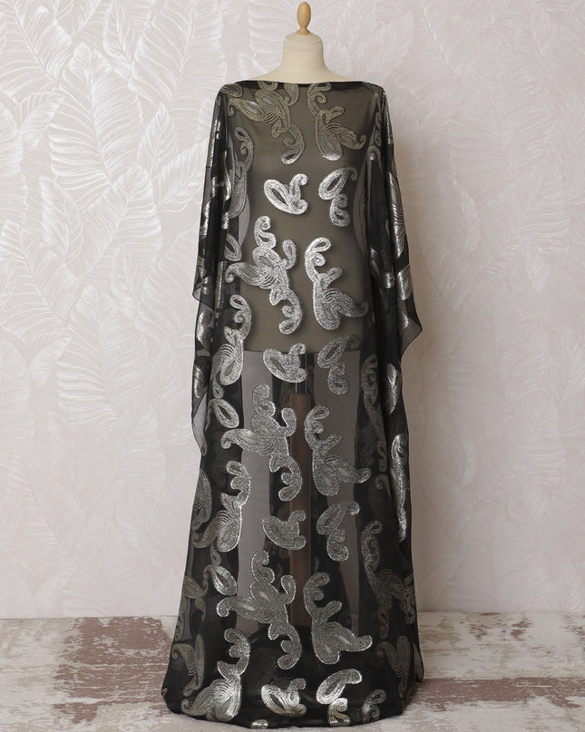 قماش شيفون حريري فرنسي (فرنساوي) أسود فاخر مع لوركس معدني ذهبي بتصميم بيزلي-D16673