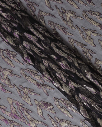 قماش شيفون من الحرير الخالص باللون الأسود مع لوريكس معدني ذهبي وأرجواني بتصميم تجريدي -D17215