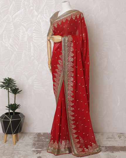 ساري جورجيت كلاسيكي من الحرير الأحمر مع تطريز ذهبي وعمل كريستالي، عرض 110 سم - مصنوع يدويًا في الهند (البلوزة غير متضمنة) -D17828