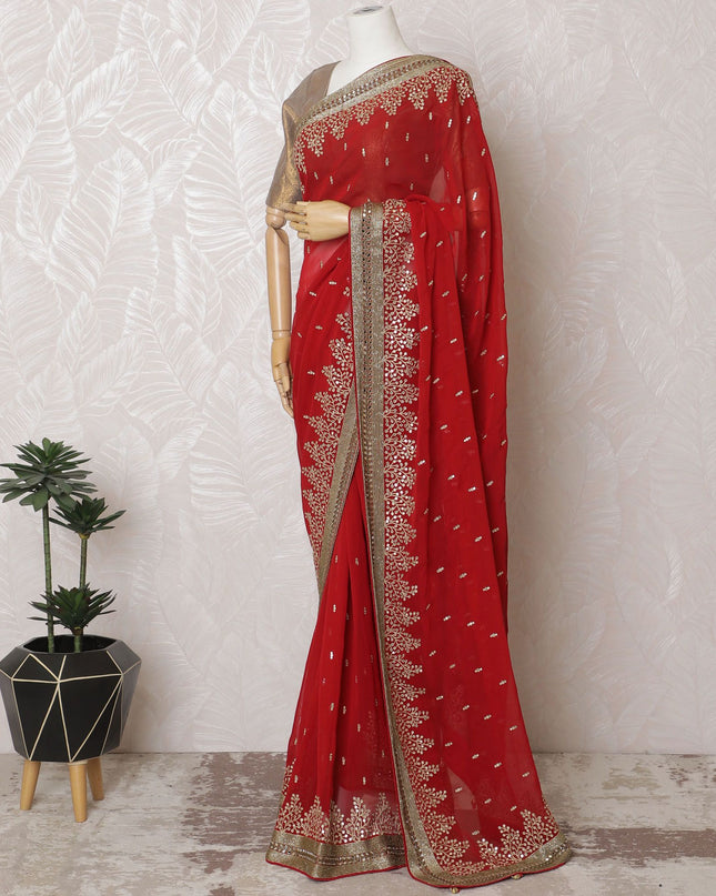 ساري جورجيت كلاسيكي من الحرير الأحمر مع تطريز ذهبي وعمل كريستالي، عرض 110 سم - مصنوع يدويًا في الهند (البلوزة غير متضمنة) -D17828