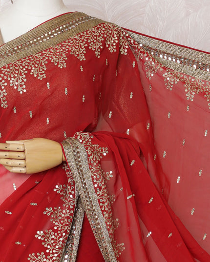ساري جورجيت كلاسيكي من الحرير الأحمر مع تطريز ذهبي وعمل كريستالي، عرض 110 سم - مصنوع يدويًا في الهند (البلوزة غير متضمنة) -D17828