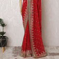 ساري جورجيت كلاسيكي من الحرير الأحمر مع تطريز ذهبي وعمل كريستالي، عرض 110 سم - مصنوع يدويًا في الهند (البلوزة غير متضمنة) -D17828