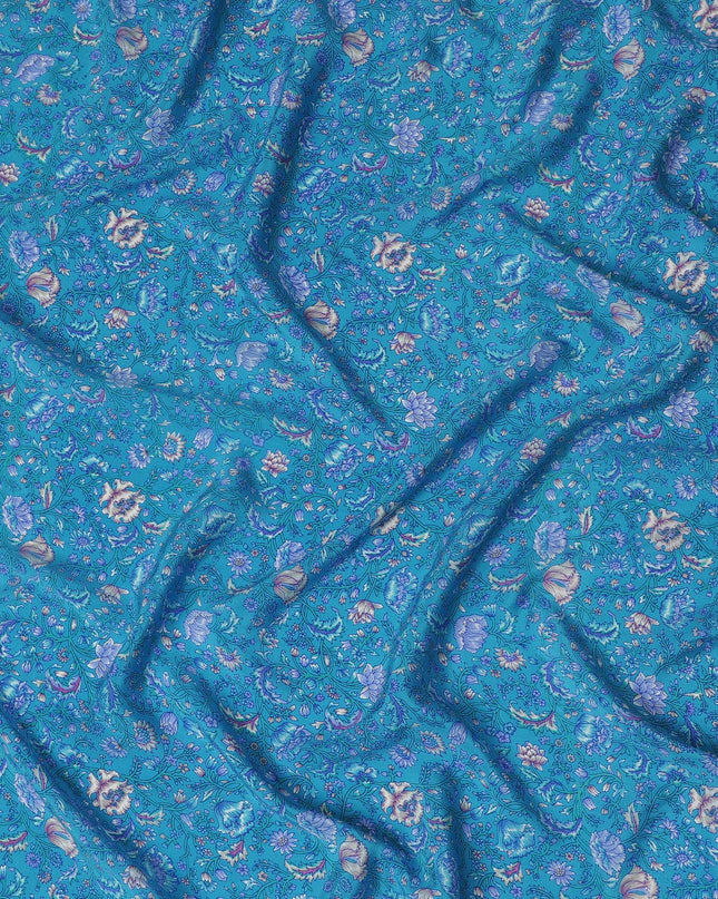 قماش كريب من الحرير الخالص باللون الأزرق السماوي مع زهور اللافندر - صناعة متقنة، عرض 110 سم - الشراء عبر الإنترنت بالمتر-D18037