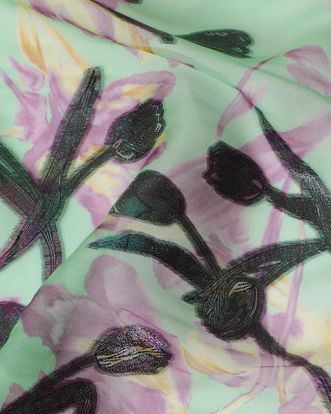 قماش شيفون حريري بلون النعناع الهادئ مع زهور لوريكس أرجوانية، عرض 110 سم - فن النسيج الساحر - D18392