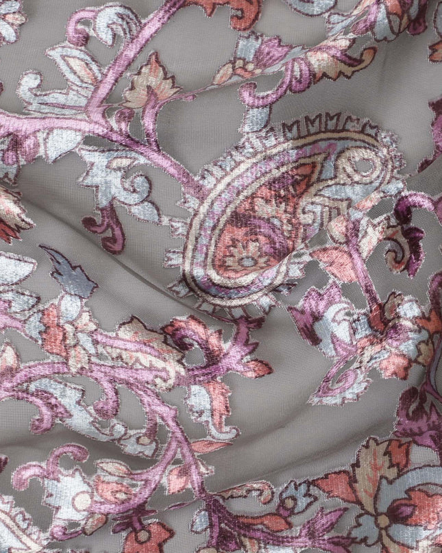 قماش شيفون صناعي رمادي اللون مع طباعة مخملية متعددة الألوان بتصميم زهور-D14171
