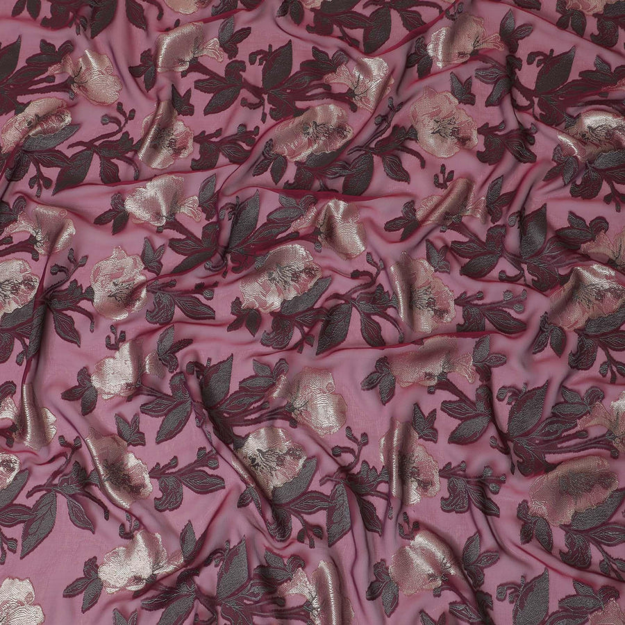 قماش شيفون حريري فرنسي (فرنساوي) فاخر باللون العنابي مع فيسكوز رمادي مع لوريكس معدني ذهبي بتصميم زهور -D15636