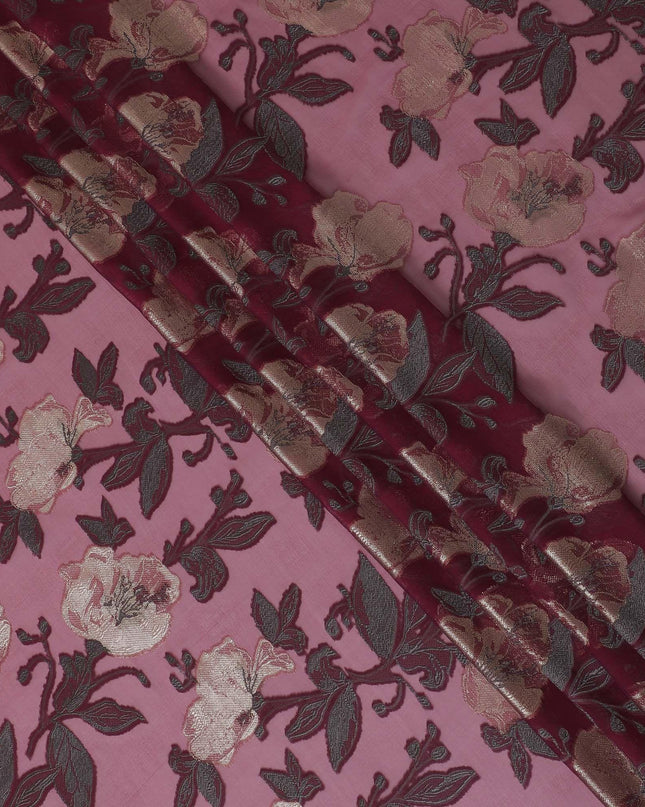 قماش شيفون حريري فرنسي (فرنساوي) فاخر باللون العنابي مع فيسكوز رمادي مع لوريكس معدني ذهبي بتصميم زهور -D15636