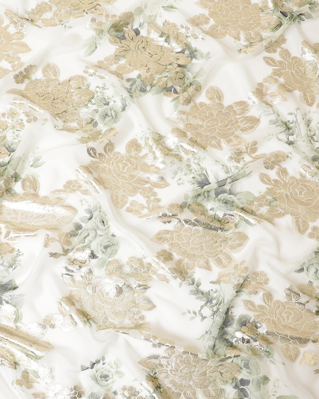 قماش شيفون من الحرير الخالص باللون الأبيض الفاتح مع طباعة باللون الأخضر الغاري والأسود مع لوريكس معدني ذهبي بتصميم الأزهار - D8329