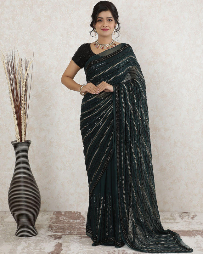 ساري من الشيفون الحريري الفاخر ذو التجاعيد باللون الأخضر مع تطريز أسود وذهبي به ترتر، خرز بتصميم فاخر-D13495