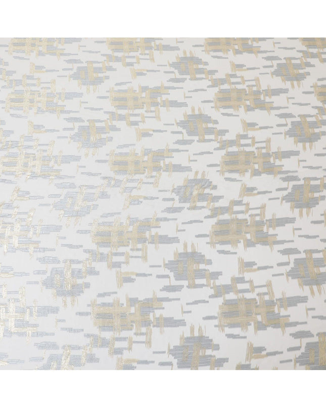 قماش شيفون حريري فرنسي (فرنساوي) فاخر باللون الأبيض اللؤلؤي مع لوركس معدني ذهبي وفضي بتصميم تجريدي-D14309