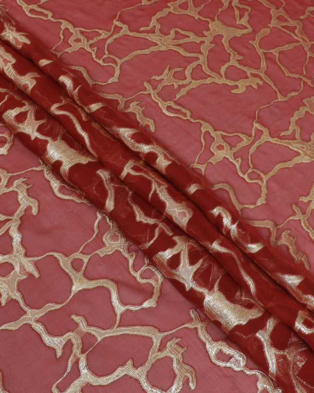 قماش شيفون من الحرير الخالص باللون الأحمر الصدئ مع لوريكس معدني ذهبي بتصميم تجريدي-D13194
