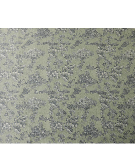 قماش ساتان حريري أخضر لوريل مع طباعة باللون الرمادي الدخاني والأسود بتصميم الأزهار