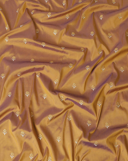 قماش من الحرير الخام باللون البني الصنوبر مع تطريز باللون البني والكريمي بتصميم الأزهار-11220
