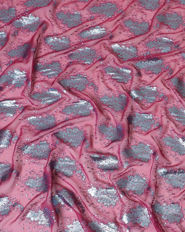 قماش من الشيفون الحريري باللون الوردي الداكن مع لوريكس معدني باللون الأزرق الفاتح والنحاس بتصميم الأزهار - D8042
