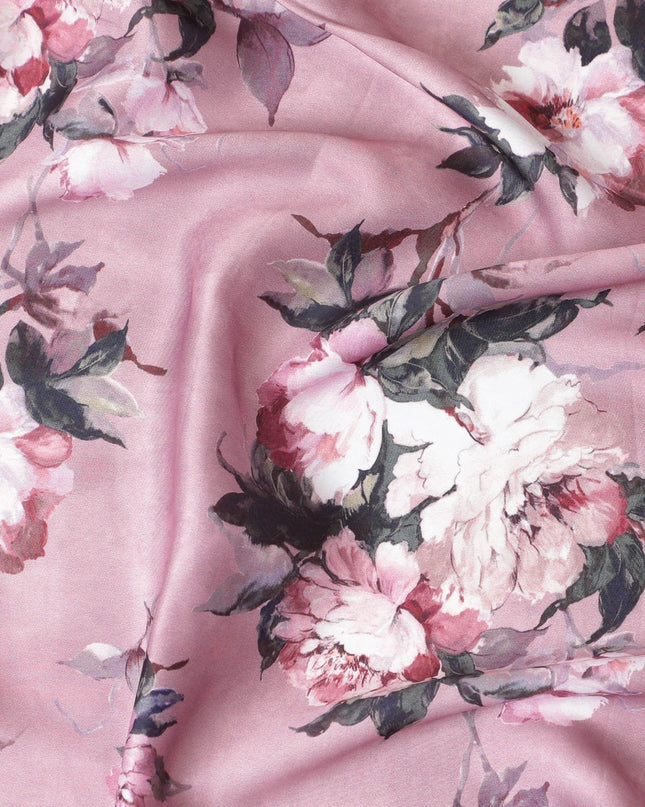 قماش ساتان صناعي وردي قرميدي مع طباعة باللون الأبيض الفاتح والأخضر الزجاجي والبيج بتصميم الأزهار-D10273