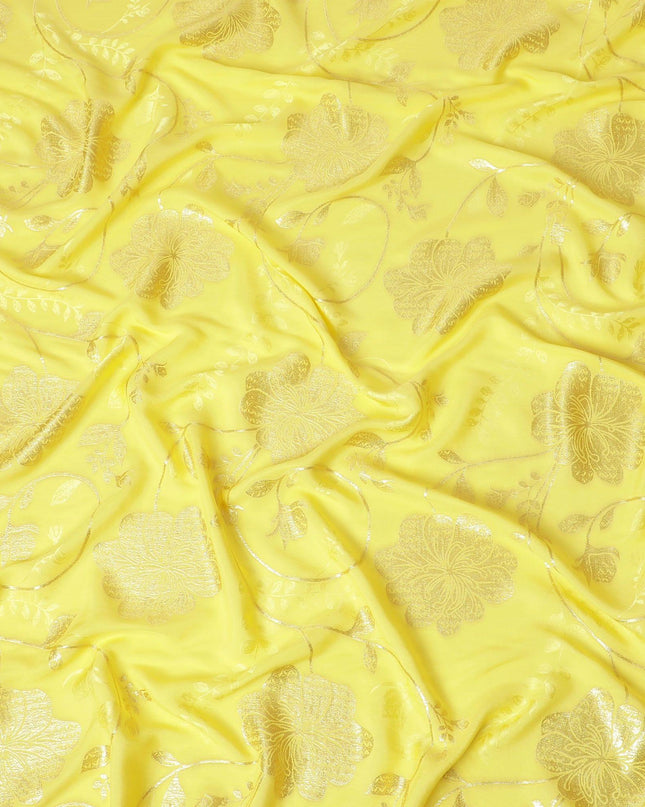 قماش كريب من الحرير الخالص الفاخر باللون الأصفر الليموني وله نفس لون الجاكار والوركس المعدني الذهبي بتصميم الأزهار - D14299