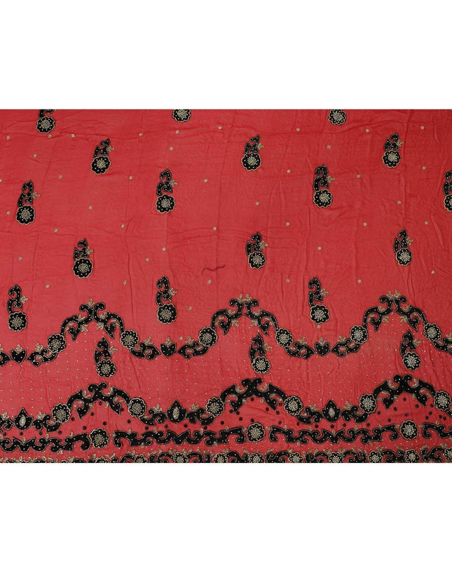 قماش تول نايلون أحمر من الطوب الناري مع قطيع مخملي أسود به خرز ذهبي وأعمال حجرية بتصميم الأزهار
