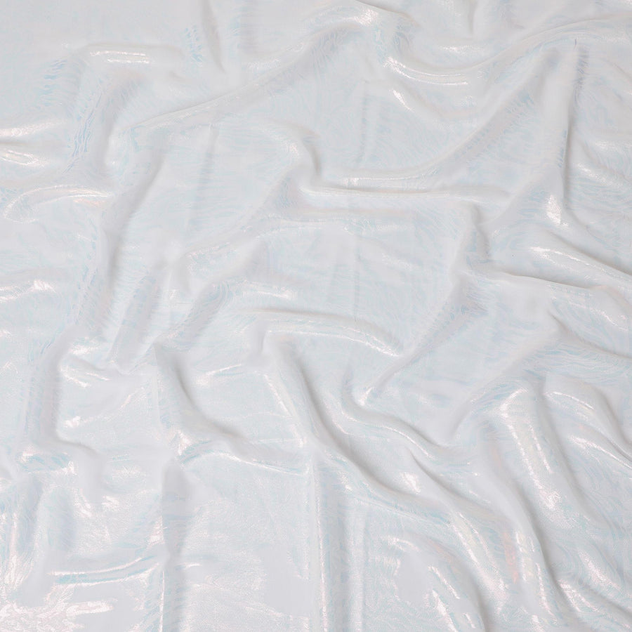 قماش شيفون صناعي أبيض مع لوركس معدني أزرق فاتح بتصميم تجريدي -D13812