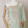 Vista Green كريب كاميز من الحرير الخالص الفاخر مع تطريز أخضر نعناعي وأعمال ترتر وأعمال حجرية بتصميم الأزهار. سراويل Vista خضراء سادة مع نفس اللون من الشيفون مع تطريز بنفس اللون والخرز -D15576