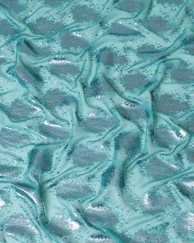 قماش من الشيفون الحريري باللون الأخضر البحري مع اللوريكس المعدني باللون الأزرق الفاتح والنحاسي بتصميم الأزهار - D8045