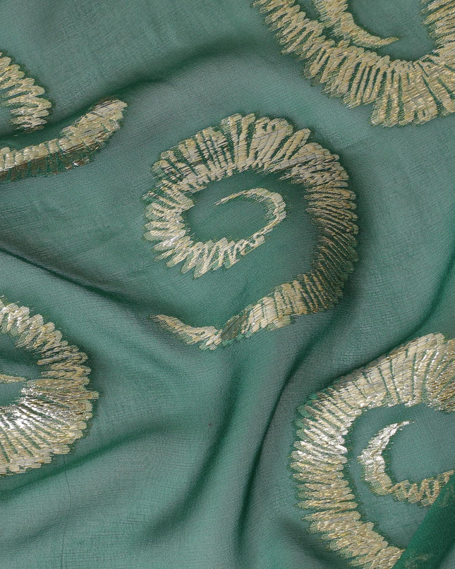 قماش من الشيفون الحريري الخالص الفاخر باللون الأخضر الداكن إلى الأخضر الغاب مع لوركس معدني ذهبي بتصميم أومبري-D13715