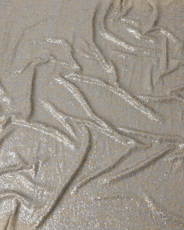 قماش محبوك باللون البيج شانتاريل مع ترتر فضي وذهبي بتصميم تجريدي