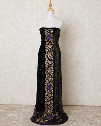 قماش مخملي ممزوج بالحرير الأسود مع ترتر ذهبي وتطريز أرجواني مع أعمال حجرية بتصميم فاخر -D11883