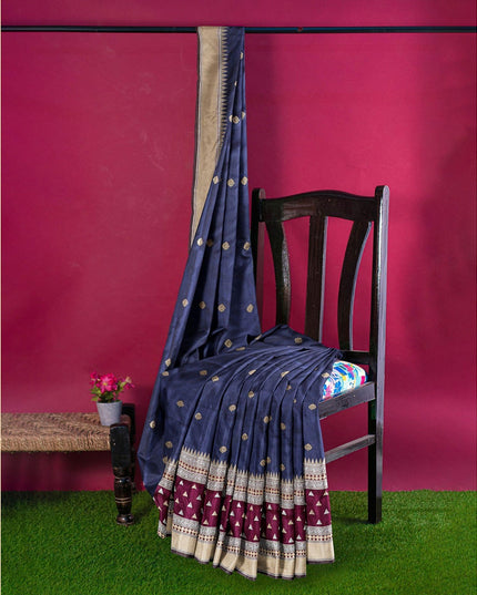 ساري حريري مقلد باللون الأزرق الداكن مع جاكار ذهبي بتصميم زهور-12778