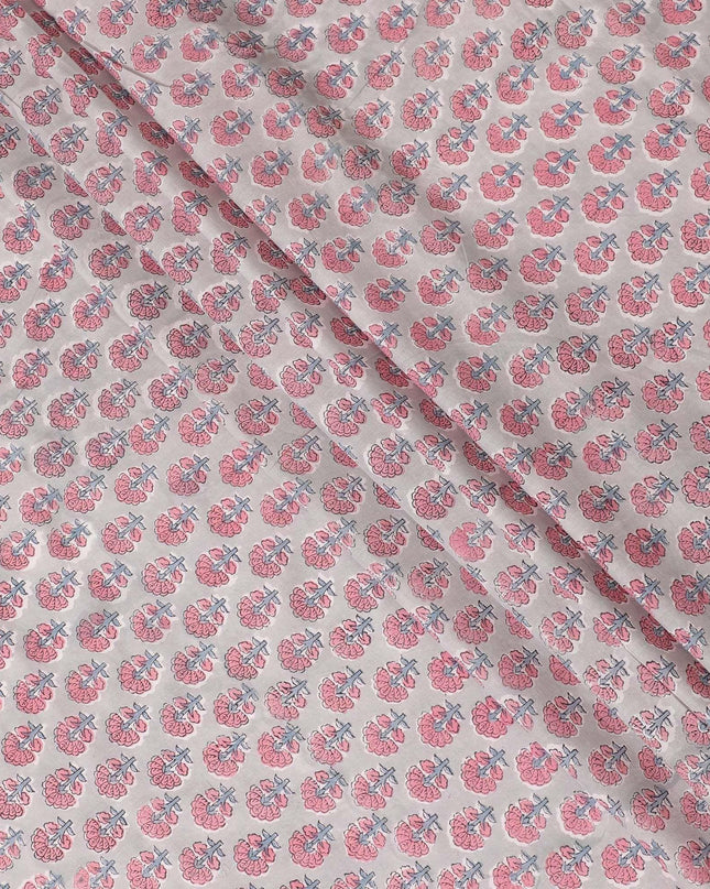 نسيج من القطن العضوي باللون الرمادي السحابي مع طباعة باللون الوردي الفاتح والأسود والرمادي للعملات المعدنية بتصميم الأزهار-D13868