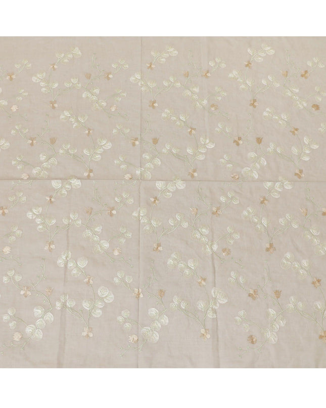 قماش فوال من القطن الخالص باللون البني الفاتح مع نفس اللون والتطريز باللون البيج بتصميم الأزهار-D13614