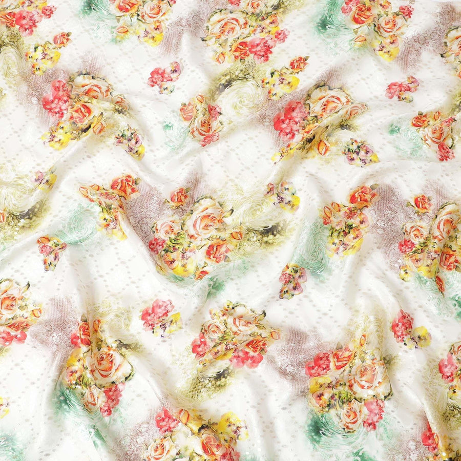 قماش من الشيفون الحريري باللون الأبيض الفاتح مع طباعة متعددة الألوان بتصميم الأزهار مع اللوريكس المعدني الذهبي -D6954