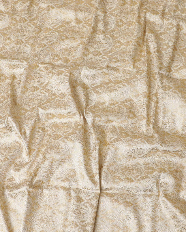 قماش بروكار حرير باللون البيج اللاتيه مع نفس اللون من الفيسكوز والوركس المعدني الذهبي بتصميم بيزلي-D11313