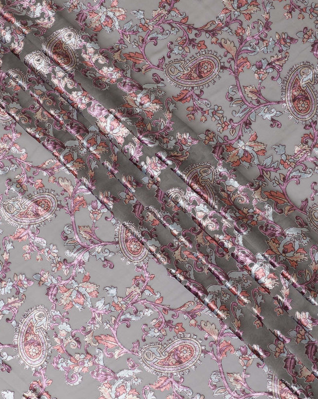 قماش شيفون صناعي رمادي اللون مع طباعة مخملية متعددة الألوان بتصميم زهور-D14171