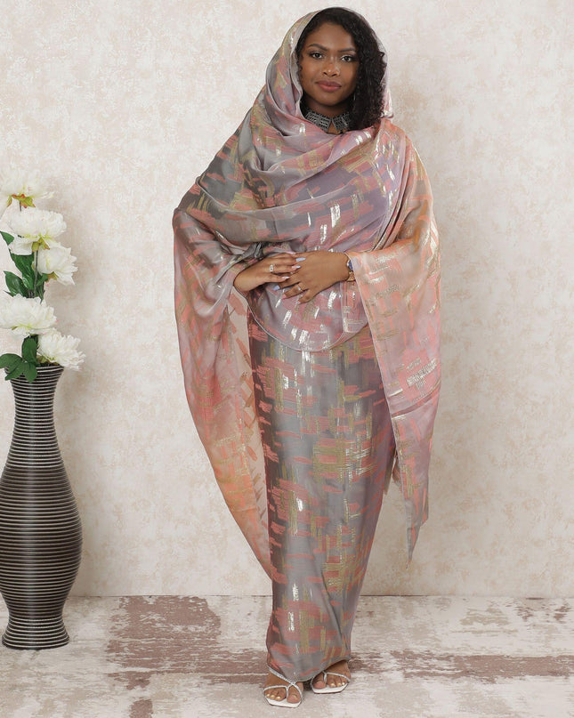 ثوب من الشيفون الحريري الفرنسي (الفرنساوي) الفاخر باللون الرمادي السحابي مع الفيسكوز الخوخي والوركس المعدني الذهبي بتصميم تجريدي-D14379