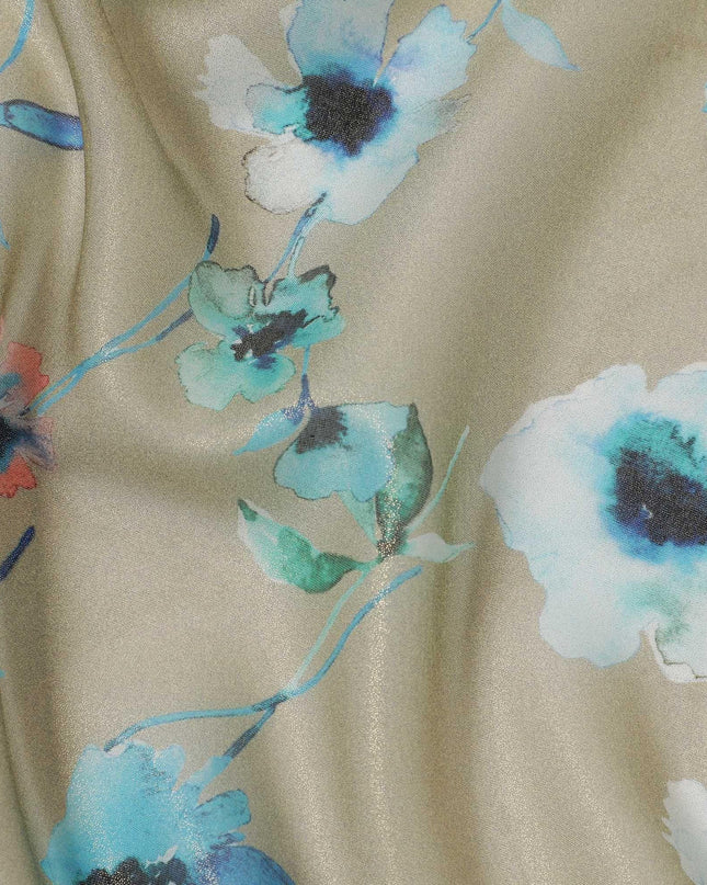 قماش من الشيفون الحريري باللون البيج اللاتيه مع طباعة باللون الأزرق الفيروزي والأسود وأزرق المايا بتصميم الأزهار