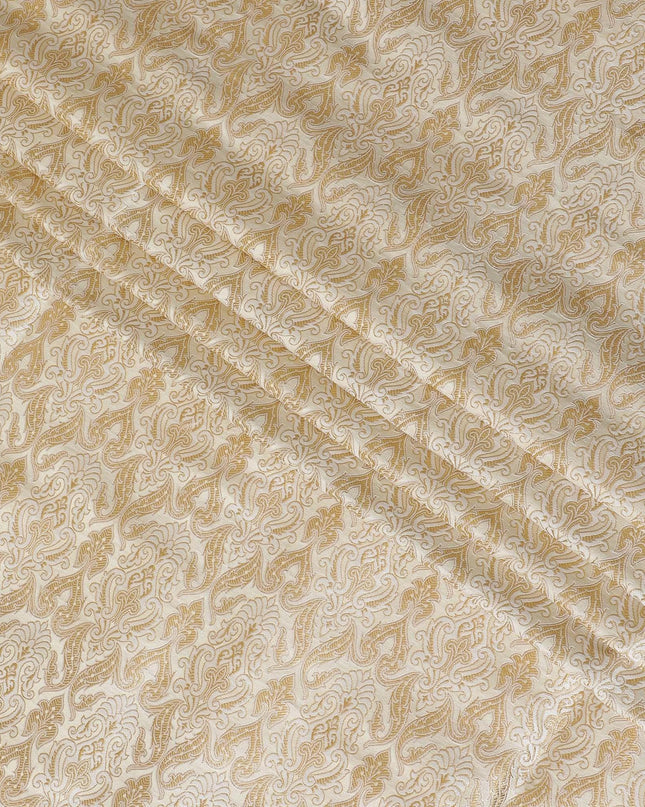 قماش بروكار حرير باللون البيج اللاتيه مع نفس اللون من الفيسكوز والوركس المعدني الذهبي بتصميم بيزلي-D11313