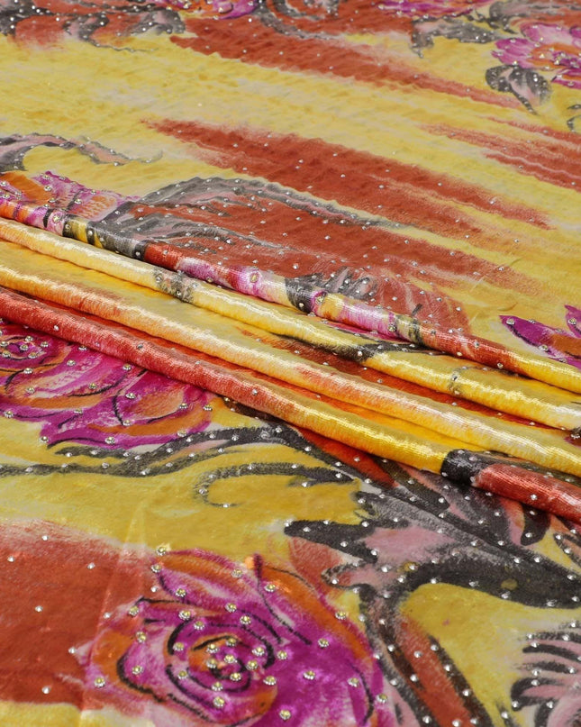 قماش رايون مخملي أصفر اللون مع طبعات متعددة الألوان وأحجار خضراء ومسامير فضية بتصميم زهور