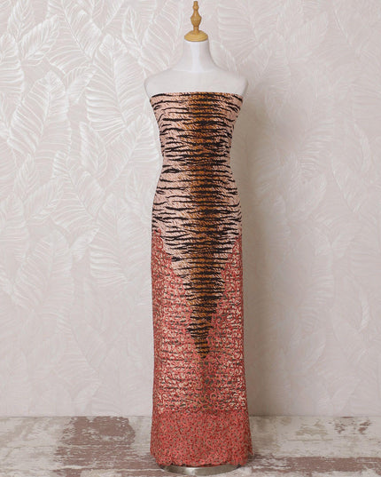 قماش قطني مخلوط باللون البيج اللاتيه مع طباعة باللون الأسود والبني مع تطريز خوخ وأعمال حجرية بتصميم فاخر -D15085