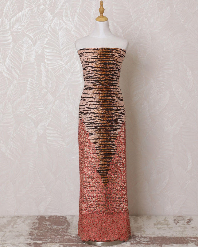 قماش قطني مخلوط باللون البيج اللاتيه مع طباعة باللون الأسود والبني مع تطريز خوخ وأعمال حجرية بتصميم فاخر -D15085