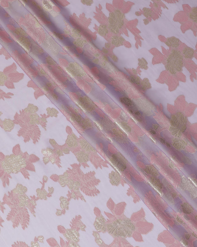 قماش شيفون حريري فرنسي (فرنساوي) فاخر باللون الخزامي مع فيسكوز وردي فاتح ولوريكس معدني ذهبي بتصميم زهور-D14056