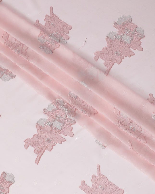 قماش شيفون حريري فرنسي (فرنساوي) فاخر بلون الخوخ مع نفس اللون والفيسكوز الرمادي مع لوريكس معدني فضي بتصميم زهور -D13431