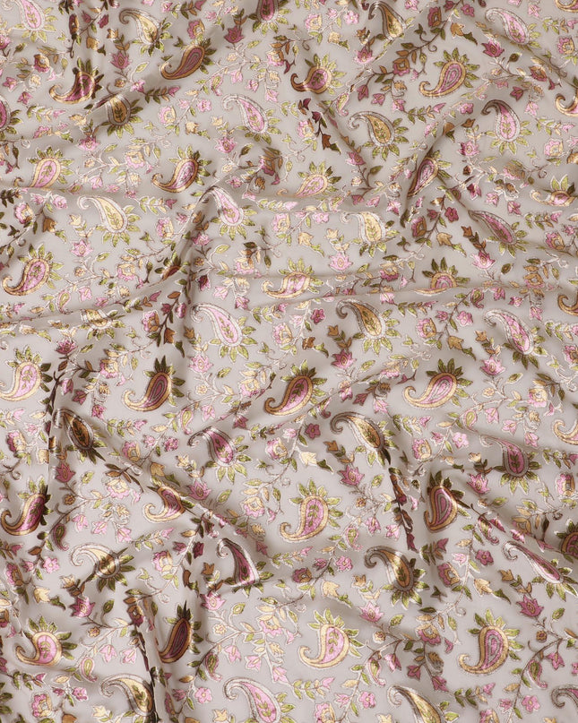 قماش شيفون صناعي بيج لاتيه مع طباعة مخملية متعددة الألوان بتصميم بيزلي-D14169