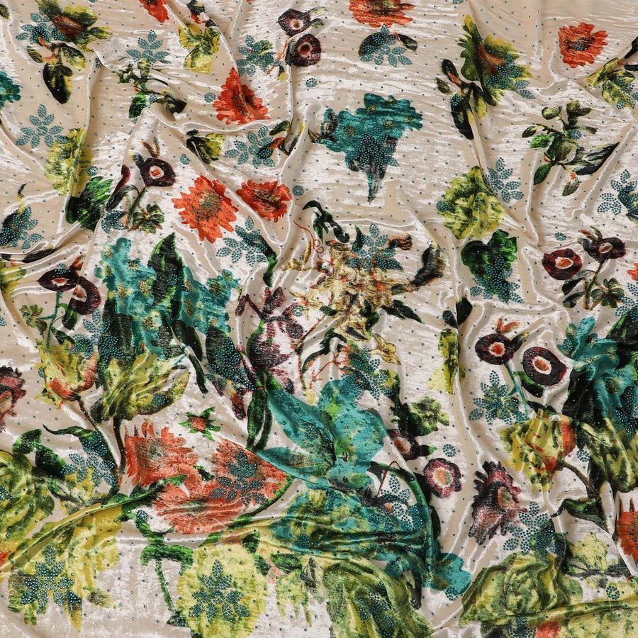 قماش ماغنوليا كريمي رايون مخملي كريمي مع طباعة متعددة الألوان وأحجار زرقاء سيرولينية بتصميم الأزهار