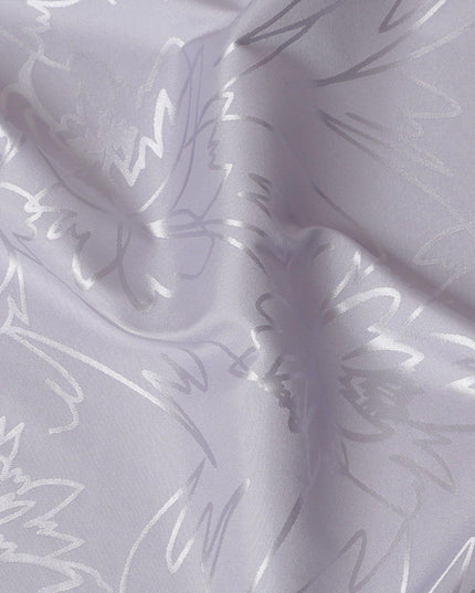 قماش ساتان صناعي باللون الرمادي السحابي مع جاكار بنفس اللون بتصميم الأزهار-D15377