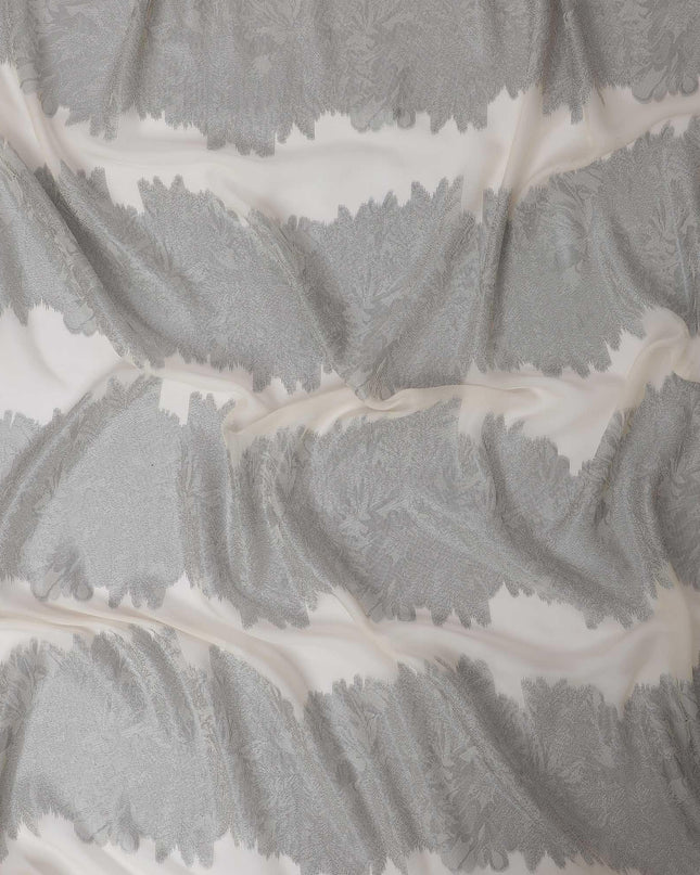 قماش شيفون حريري فرنسي خالص (فرنساوي) باللون البيج الفاتح مع لوركس معدني رمادي بتصميم فاخر-D13302