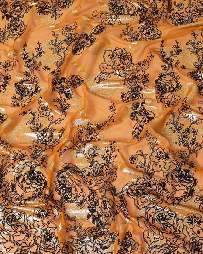 قماش شيفون حرير خالص برتقالي فاخر مع قطيع أسود به بريق ولوريكس معدني ذهبي بتصميم زهور-D13724